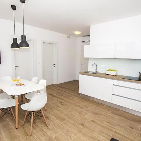 In With Terrace, Air Conditioning, Wifi, Dishwasher, Pool 4932-3 Apartment *