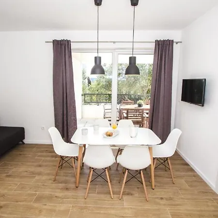 In With Terrace, Air Conditioning, Wifi, Dishwasher, Pool 4932-3 *