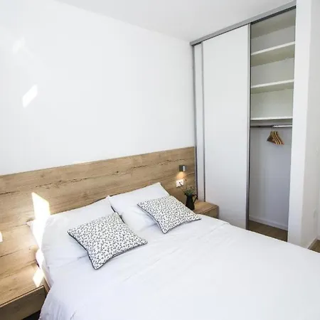 In With Terrace, Air Conditioning, Wifi, Dishwasher, Pool 4932-3 Apartment Vodice