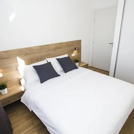 In With Terrace, Air Conditioning, Wifi, Dishwasher, Pool 4932-3 Apartment Vodice