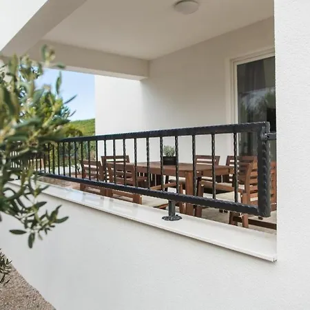 In With Terrace, Air Conditioning, Wifi, Dishwasher, Pool 4932-3 Vodice