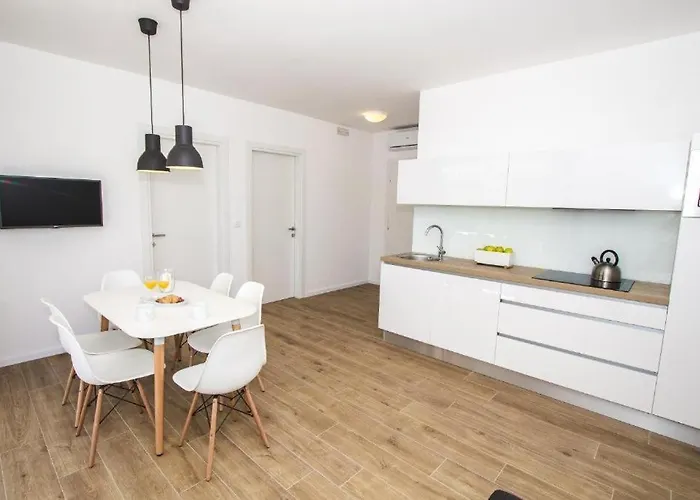 In With Terrace, Air Conditioning, Wifi, Dishwasher, Pool 4932-3 Apartman *