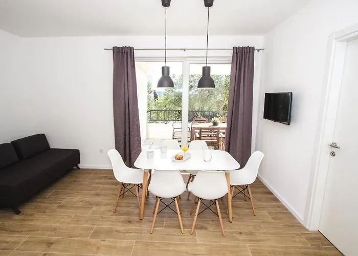 In With Terrace, Air Conditioning, Wifi, Dishwasher, Pool 4932-3 *