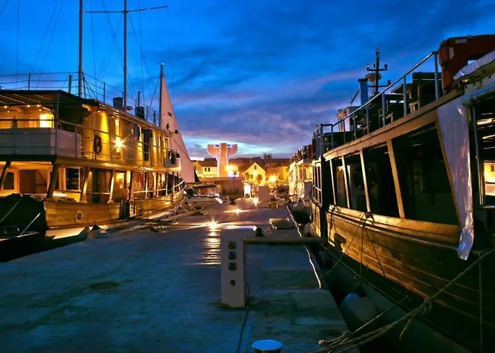 In With Terrace, Air Conditioning, Wifi, Dishwasher, Pool 4932-3 *