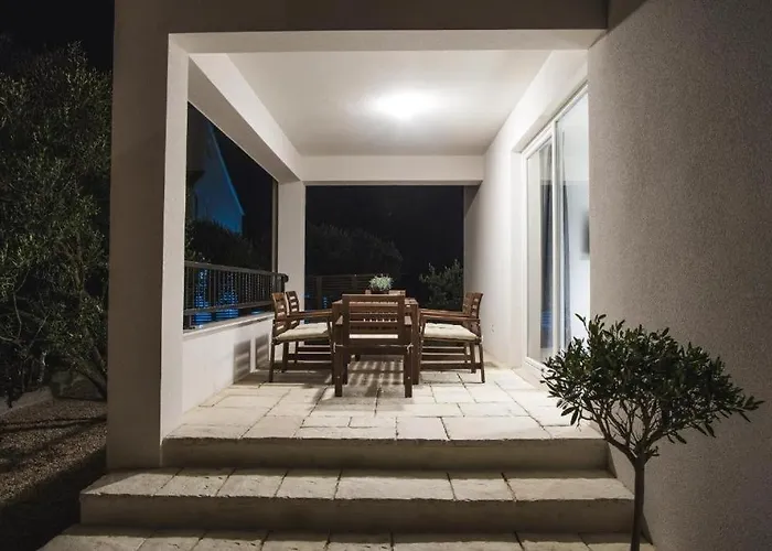 In With Terrace, Air Conditioning, Wifi, Dishwasher, Pool 4932-3 ヴォディツェ