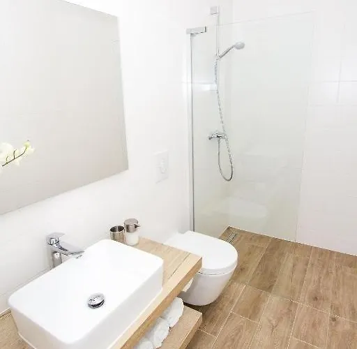 アパート In With Terrace, Air Conditioning, Wifi, Dishwasher, Pool 4932-3 ヴォディツェ