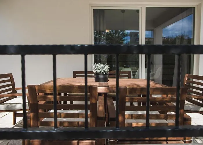 In With Terrace, Air Conditioning, Wifi, Dishwasher, Pool 4932-3 アパート ヴォディツェ