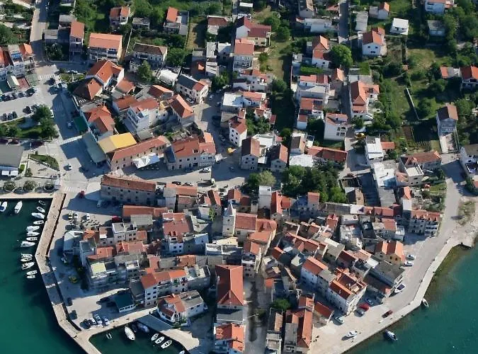 Apartman In With Terrace, Air Conditioning, Wifi, Dishwasher, Pool 4932-3