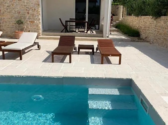 In With Terrace, Air Conditioning, Wifi, Dishwasher, Pool 4932-3 Apartman Vodice