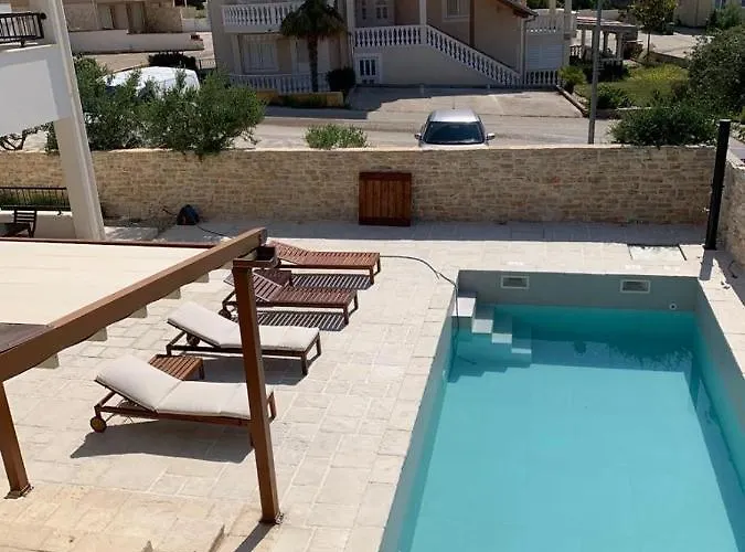 アパート In With Terrace, Air Conditioning, Wifi, Dishwasher, Pool 4932-3 ヴォディツェ