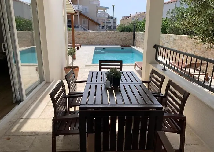 In With Terrace, Air Conditioning, Wifi, Dishwasher, Pool 4932-3 Apartman Vodice